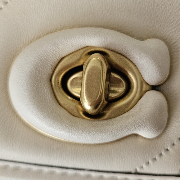 Coach Pillow Madison - Picture 12 of 16